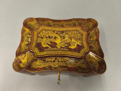 CHINA, CANTON, 19th century
Red lacquered...
