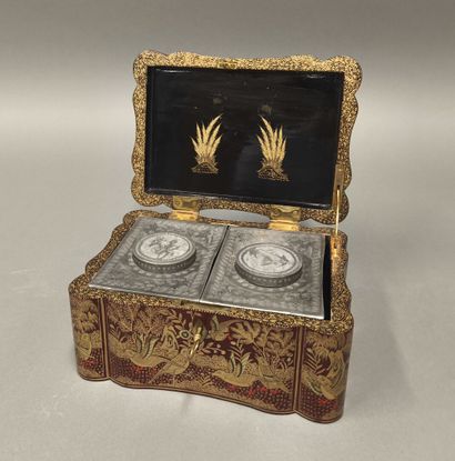 CHINA, CANTON, 19th century
Red lacquered...