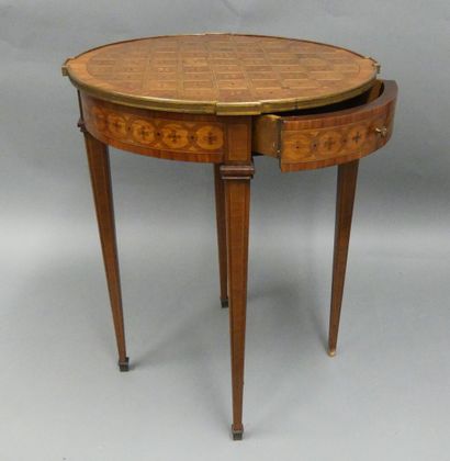 Inlaid bouillotte table, circa 1900
In rosewood...