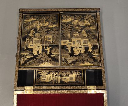 CHINA, 20th century
Black and gold lacquer...