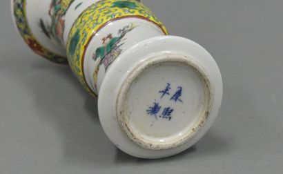 CHINA, 19th century
Porcelain Gu vase with...