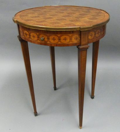 Inlaid bouillotte table, circa 1900
In rosewood...