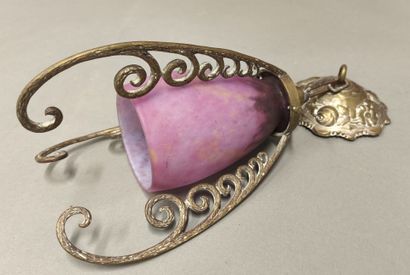 DAUM Nancy 
Small pink marmorated glass suspension
Framed...