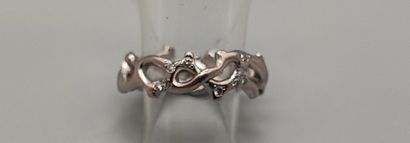 Ring in white gold (750) formed of a tangle...