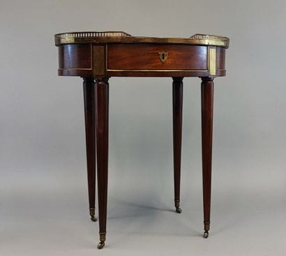 Oval-shaped table bouillotte, marble top,...