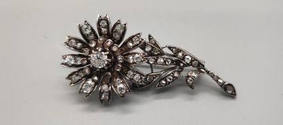 18K (750) white gold flower brooch set with...