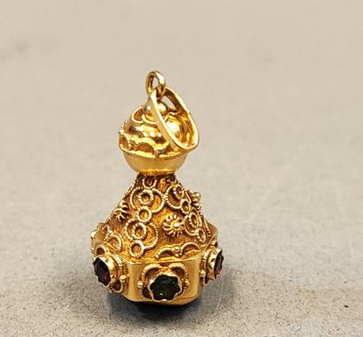 18K (750) gold pendant set with a large amethyst...
