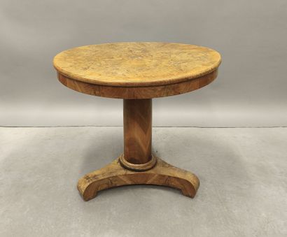 Gueridon in burr veneer on a tripod base
(veiled...