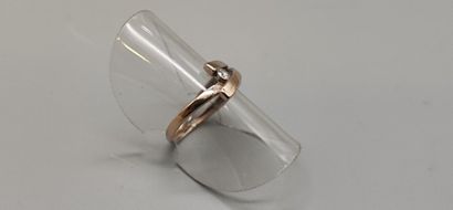 Ring in white gold (750), with three crossed...