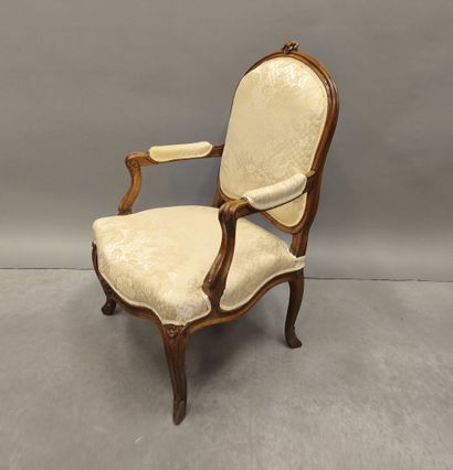 Flat-back armchair in walnut carved with...