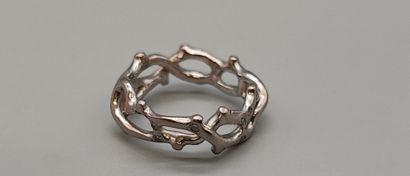 Ring in white gold (750) formed of a tangle...