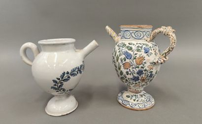 ITALY. Chevrette in polychrome majolica with...