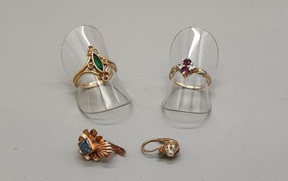 Small ring in gold (750) set with two small...