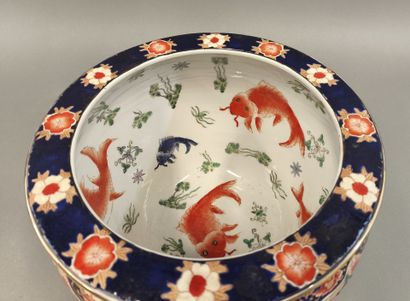 JAPAN. Imari porcelain aquarium decorated...