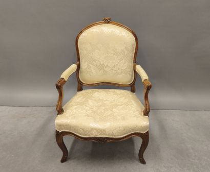 Flat-back armchair in walnut carved with...