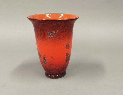 MULLER Frères, attributed to. Horn vase in...