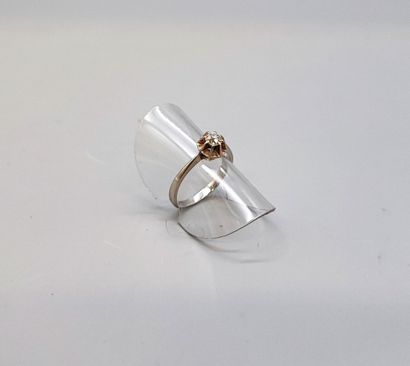 Ring in white gold (750) set with a small...