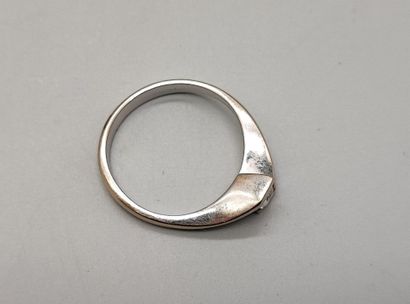 Ring in white gold (750), with cross motif...