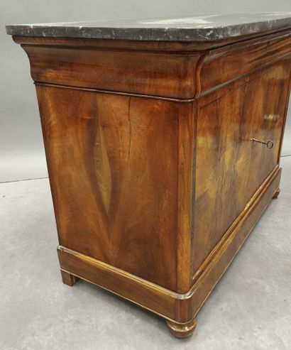 Burr veneer chest of drawers opening with...