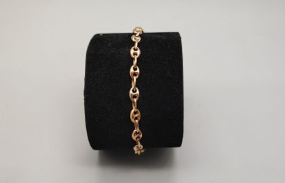 Yellow gold (750) bracelet, coffee bean link....