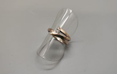 Ring in white gold (750), with three crossed...