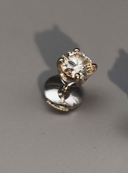 Pair of earrings in white gold (750), each...
