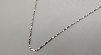 White gold chain (375). Clover hallmark.
L...