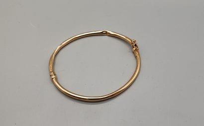 Yellow gold (750) openwork bangle with safety...