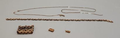 Lot of jewelry elements in 18K gold. 
Total...