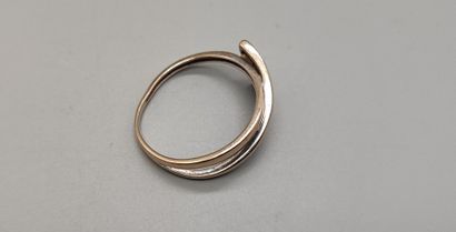 Ring in white gold (750), with three crossed...