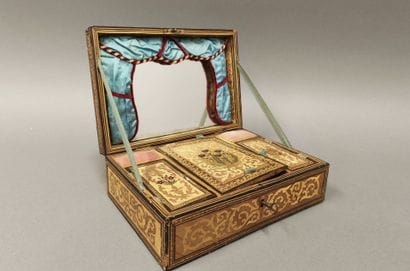 Rectangular straw marquetry chest decorated...