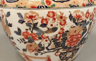 JAPAN. Imari porcelain aquarium decorated...