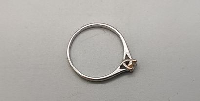 Solitaire ring in white gold (375) set with...