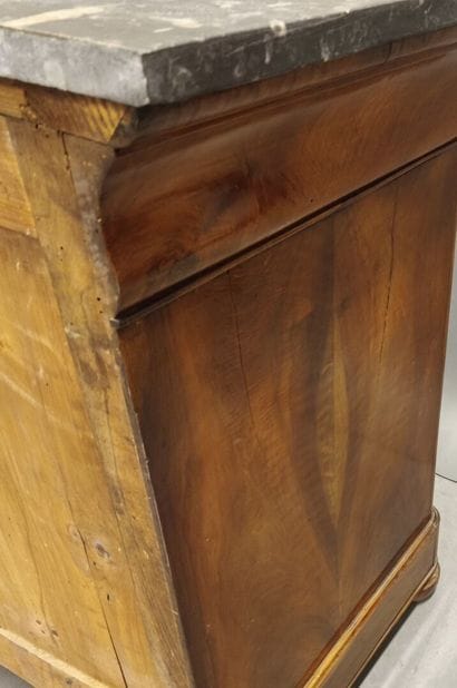 Burr veneer chest of drawers opening with...