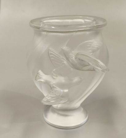 LALIQUE France, Rosine model. Frosted molded...