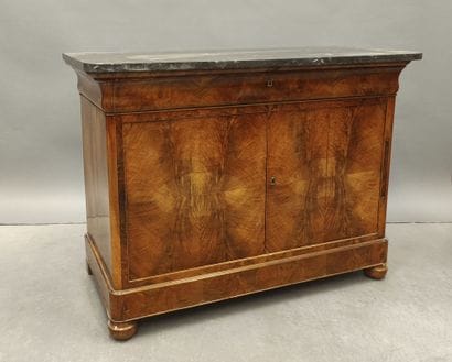 Burr veneer chest of drawers opening with...