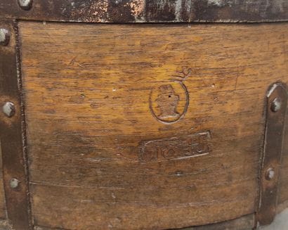 Quarte en bois gravée LARIVE ST JEAN 1843.
Diam.:...