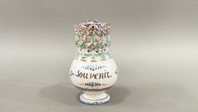 Pichet trompeur en faïence à décor de fleurs,...