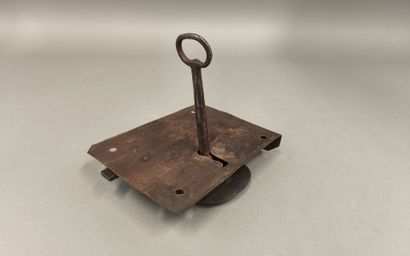 Serrure ancienne et sa clé en fer forgé (fonctionne)
17.5...