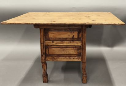 Armchair forming a shepherd's table in pine...