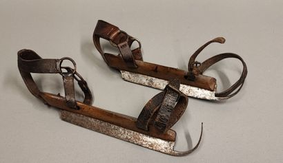 Paire d'anciens patins à glace, semelle en...