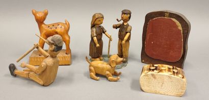 Couple de personnages articulés en bois sculpté...