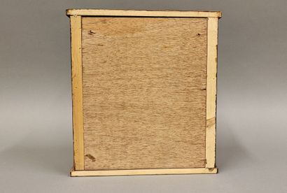 Boite à clés en bois, la porte ornée d'une...