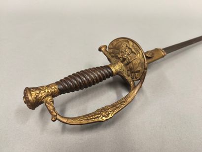Epée de type officier d'état major à clavier...