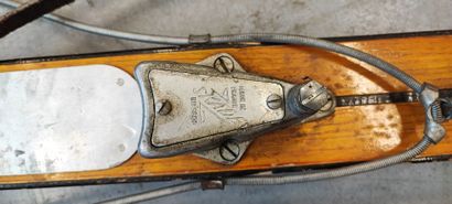 Paire de skis en bois de marque Duret Contreplaqué...
