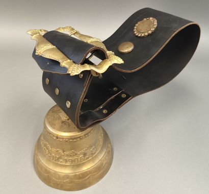 Jura OBERTINO Jean. Cloche de vache en bronze,...