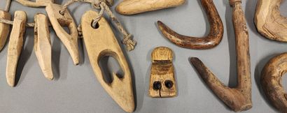 Set of nine wooden pieces: hay kit components,...