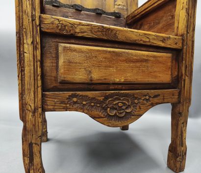 Armchair forming a shepherd's table in pine...