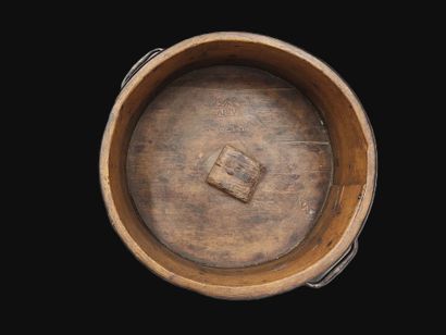 Quarte en bois gravée LARIVE ST JEAN 1843.
Diam.:...