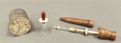 Lot including : - Glass and rubber boob in...